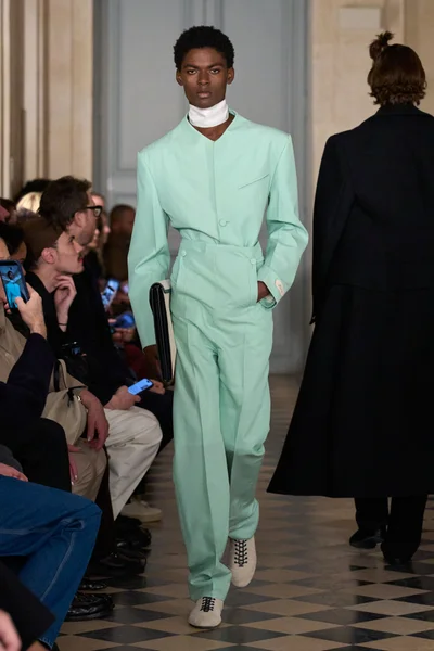 Look 25